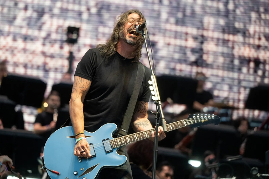 Foo Fighters rendent hommage aux Beatles à Liverpool avec une reprise de I Want You (She's So Heavy)
